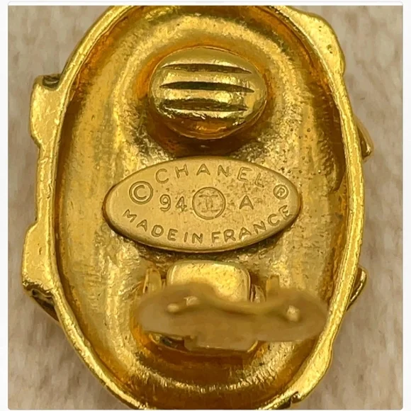 Authentic Chanel 1994 CC Coco Mark Oval Gold Plated Clip-On Earrings W Box - Picture 5 of 16